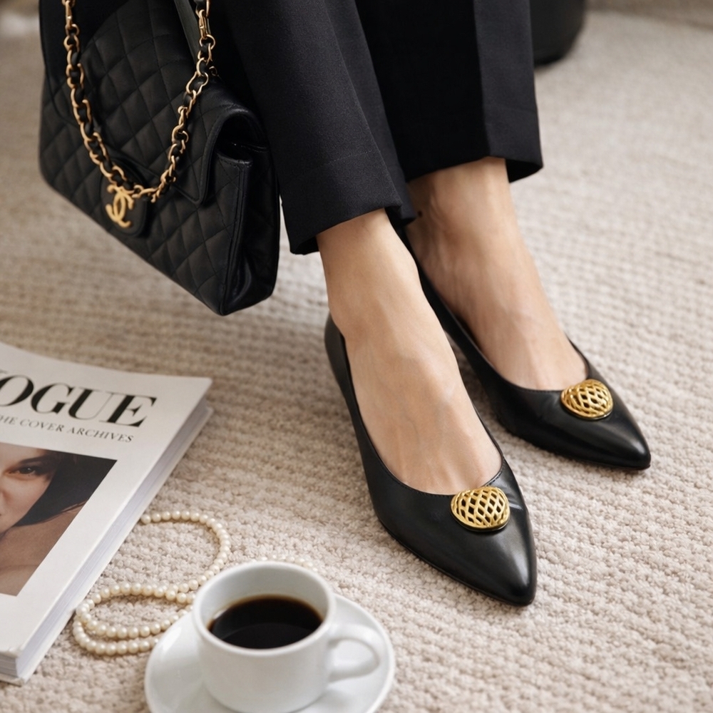 Vintage Salvatore Ferragamo Classic Pump In Black With Gold Embellishment